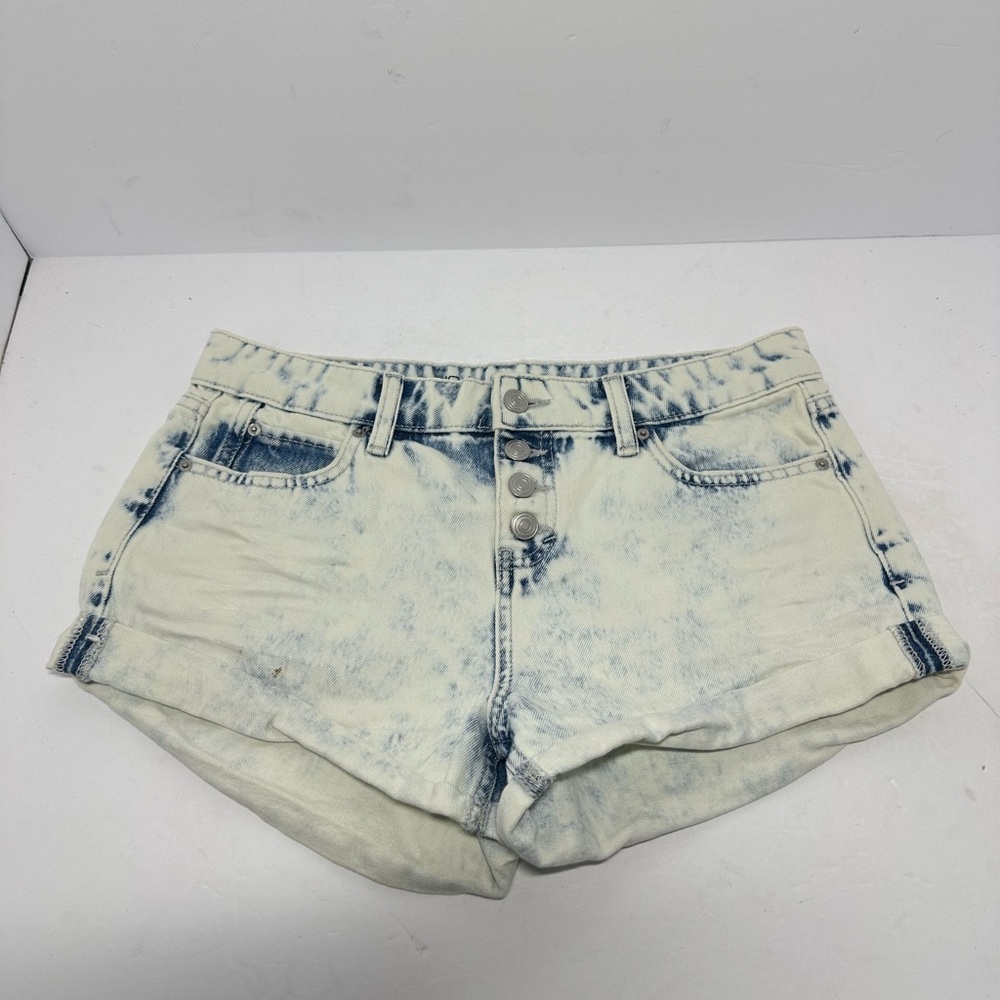 No Boundaries Bleached Wash Denim Shorts